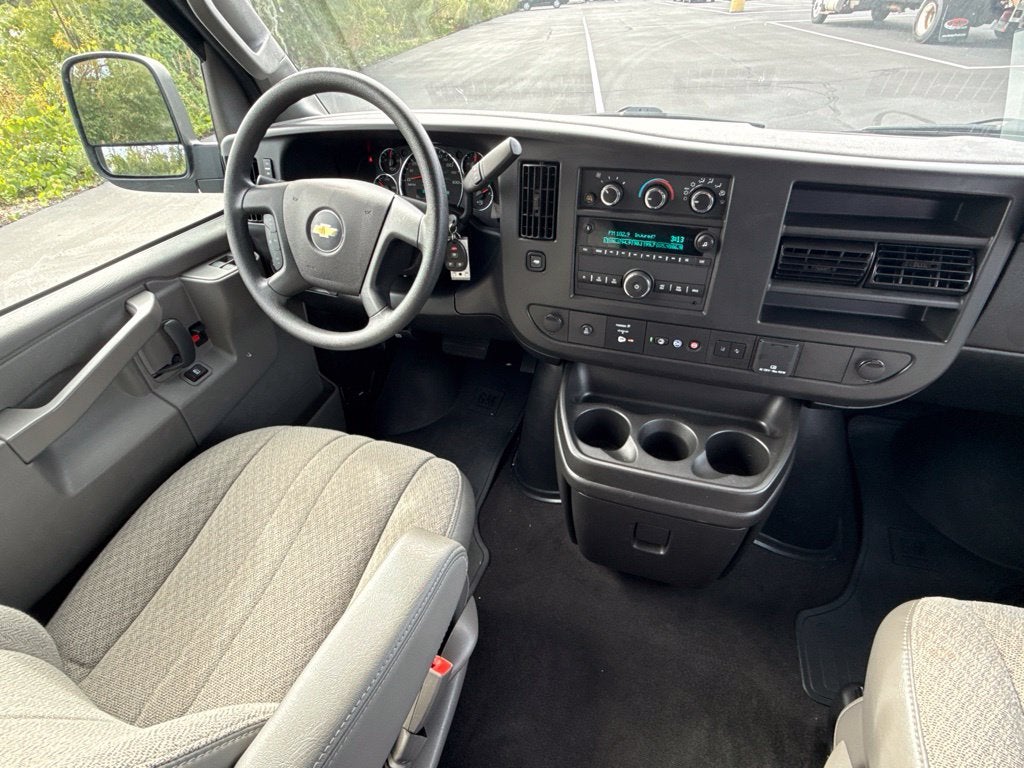 2025 Chevrolet Express 3500 LT Passenger