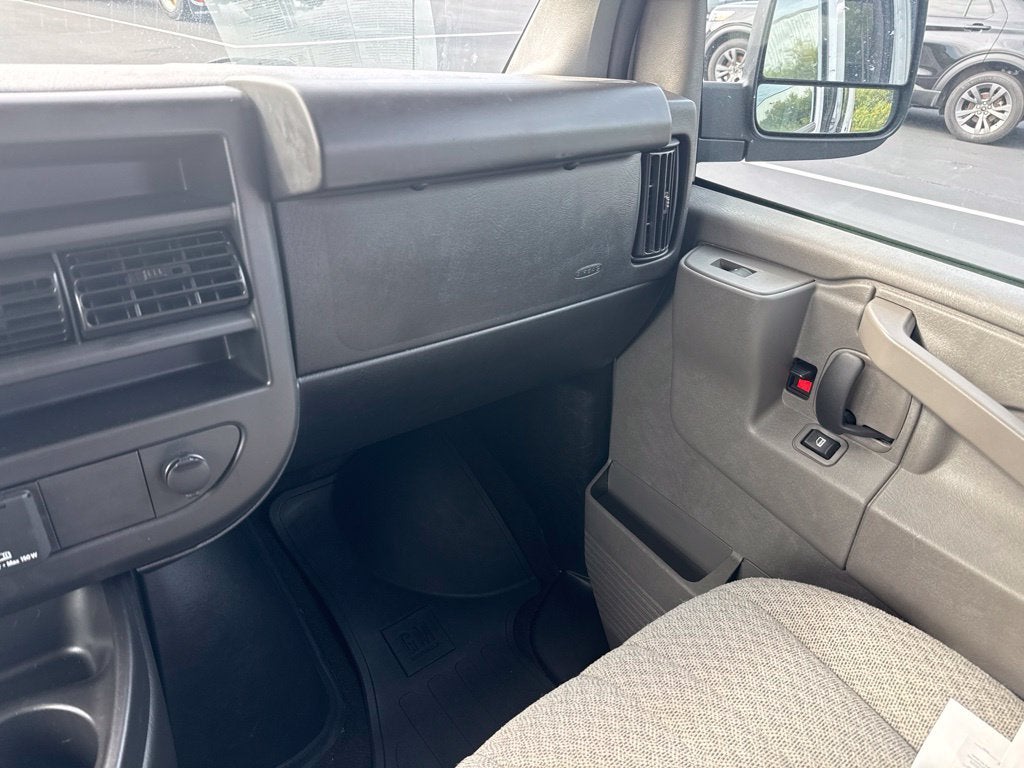 2025 Chevrolet Express 3500 LT Passenger