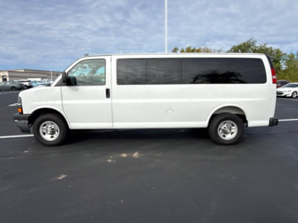 2025 Chevrolet Express 3500 LT Passenger
