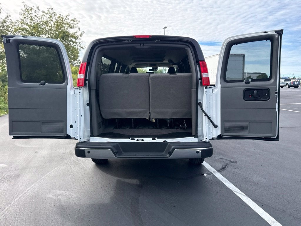2025 Chevrolet Express 3500 LT Passenger