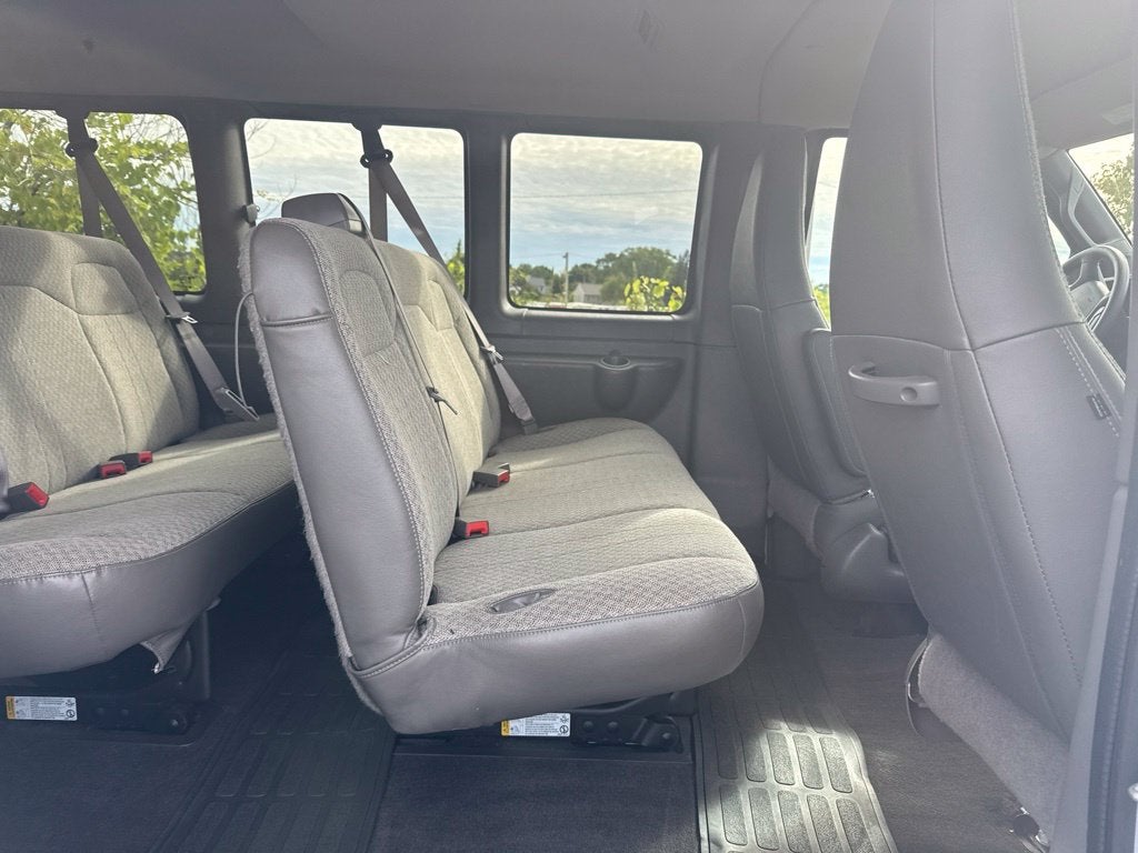 2025 Chevrolet Express 3500 LT Passenger