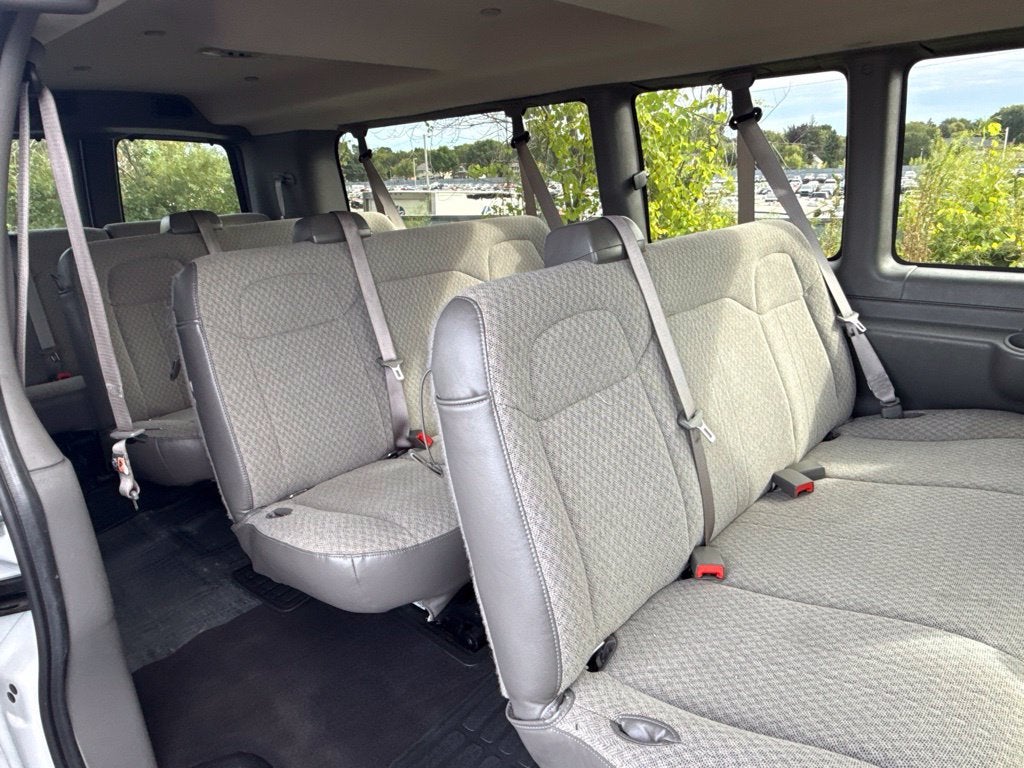 2025 Chevrolet Express 3500 LT Passenger