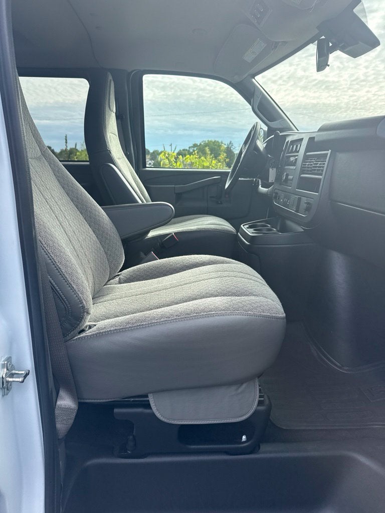 2025 Chevrolet Express 3500 LT Passenger