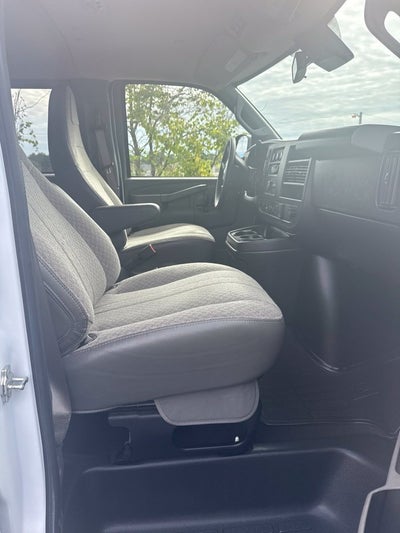 2025 Chevrolet Express 3500 LT Passenger