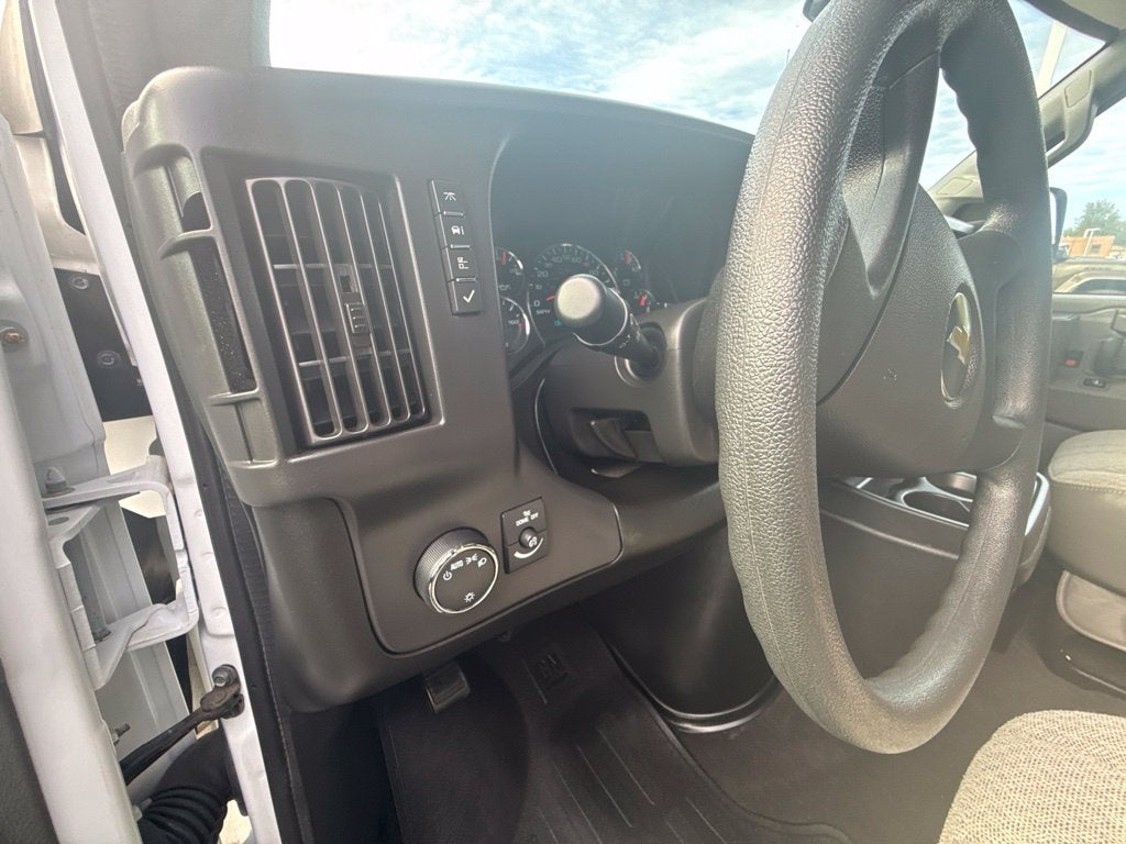 2025 Chevrolet Express 3500 LT Passenger