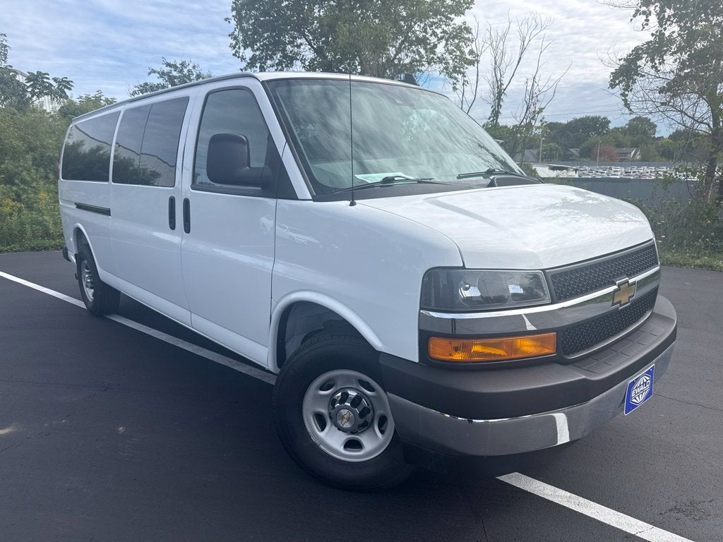 2025 Chevrolet Express 3500 LT Passenger