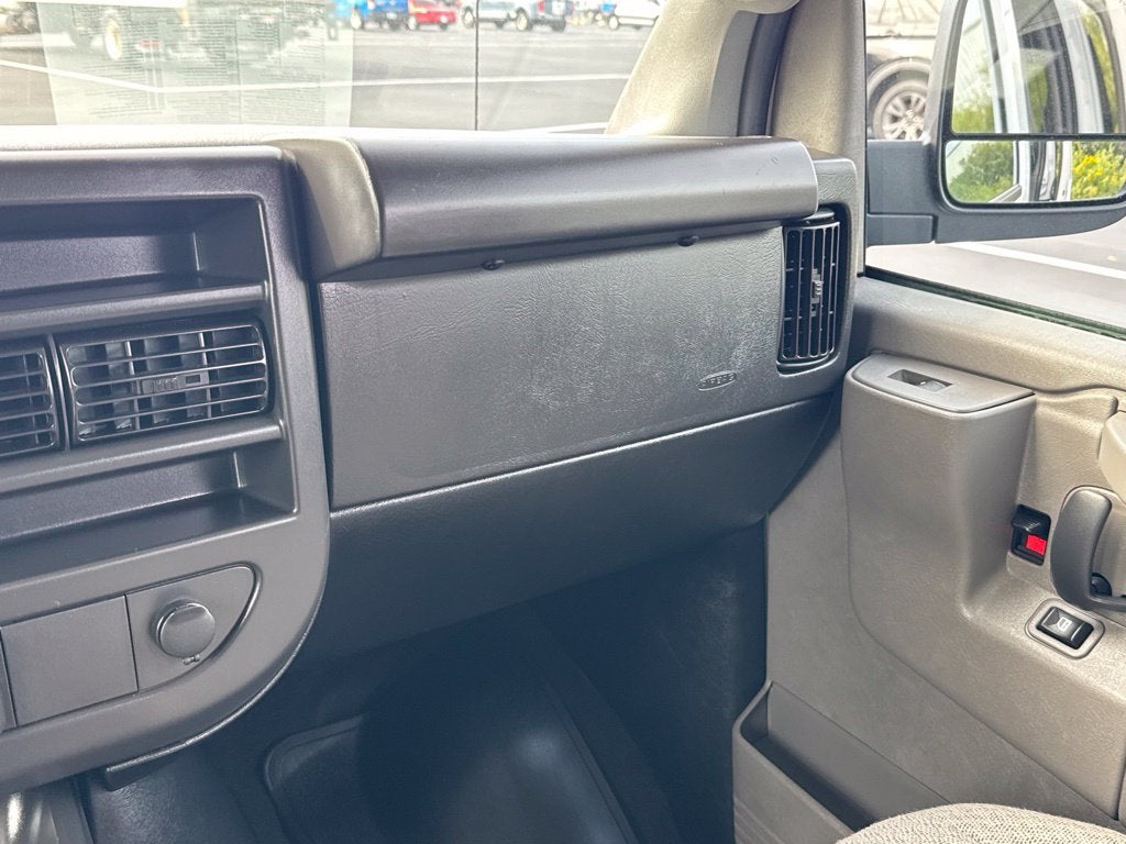 2025 Chevrolet Express 3500 LT Passenger