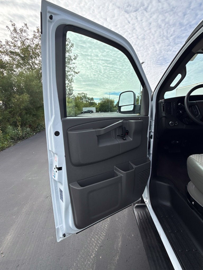 2025 Chevrolet Express 3500 LT Passenger