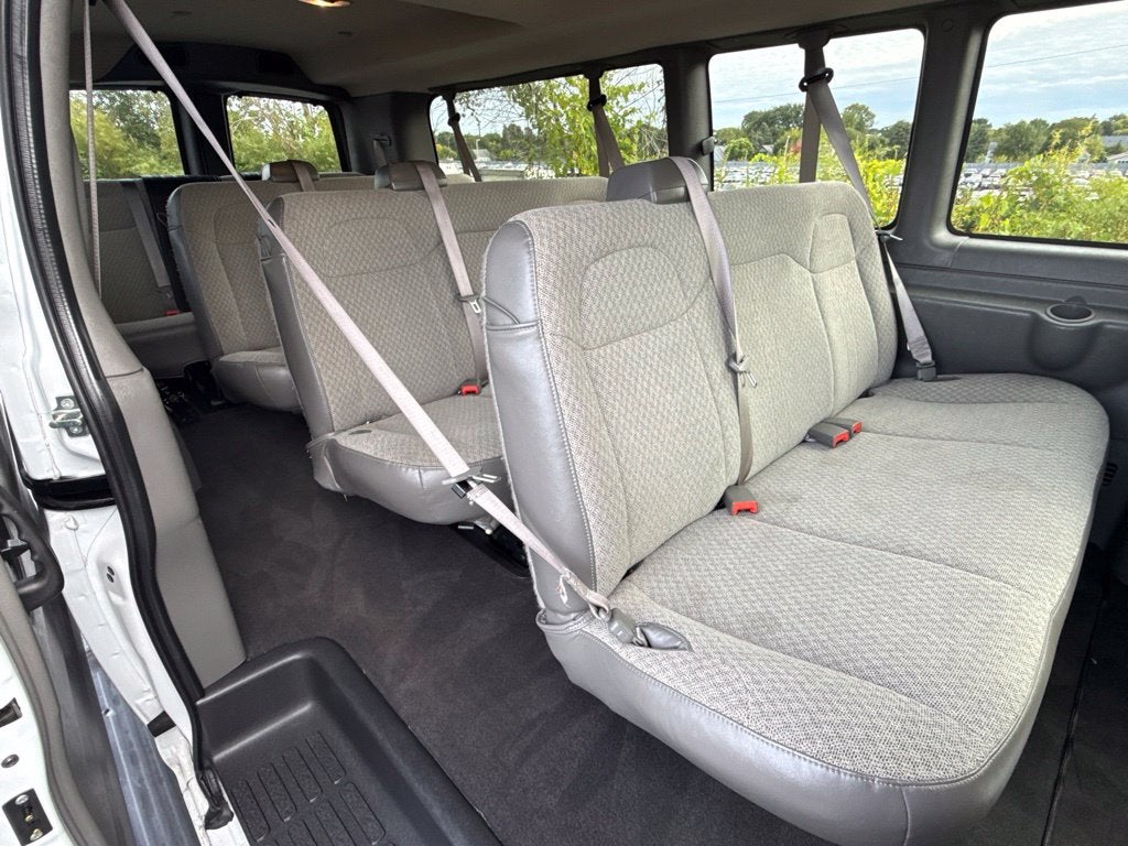 2025 Chevrolet Express 3500 LT Passenger