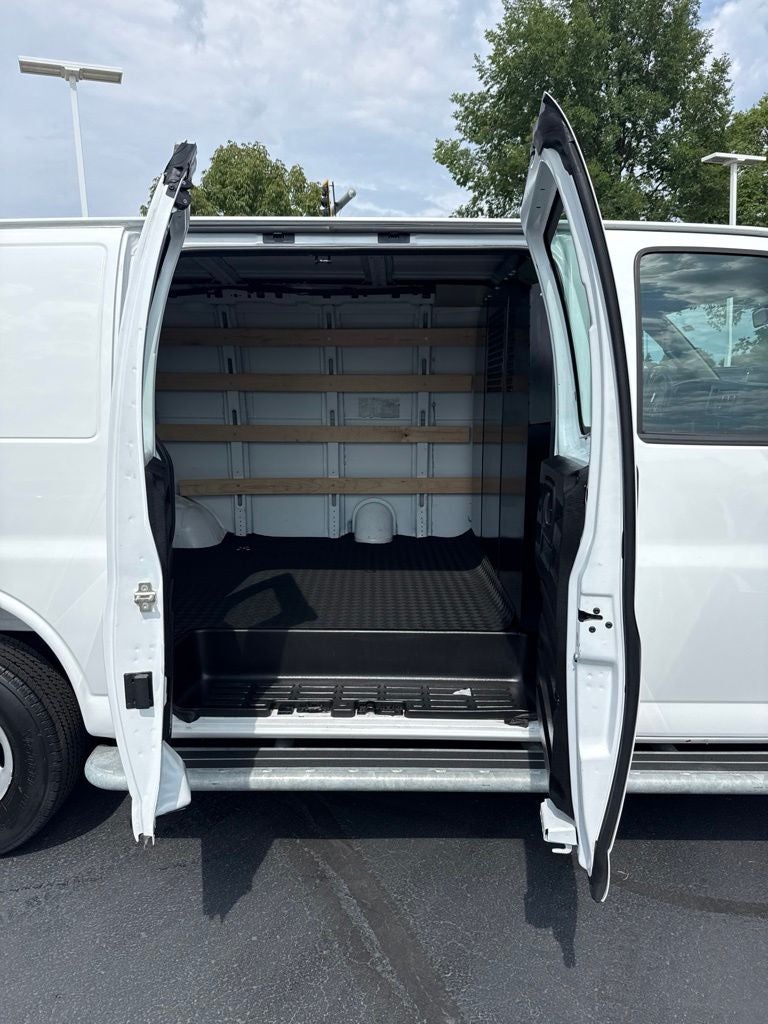 2025 GMC Savana 2500 Work Van