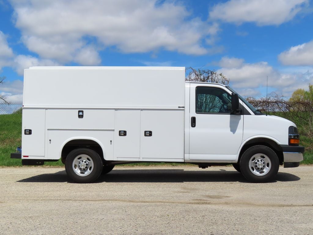 2025 Chevrolet Express 3500 Work Van Cutaway