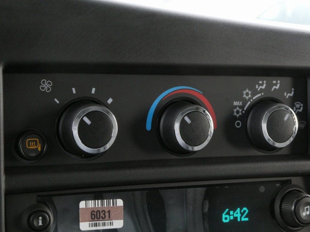 2025 GMC Savana Cutaway 3500 1WT