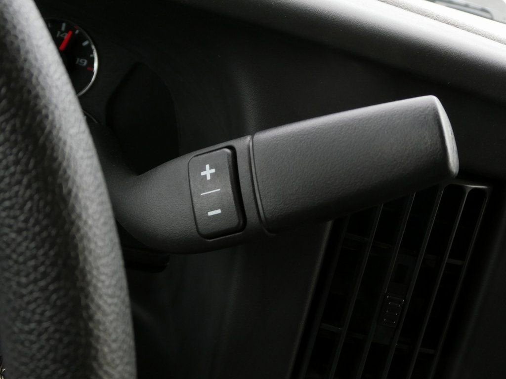 2025 GMC Savana Cutaway 3500 1WT