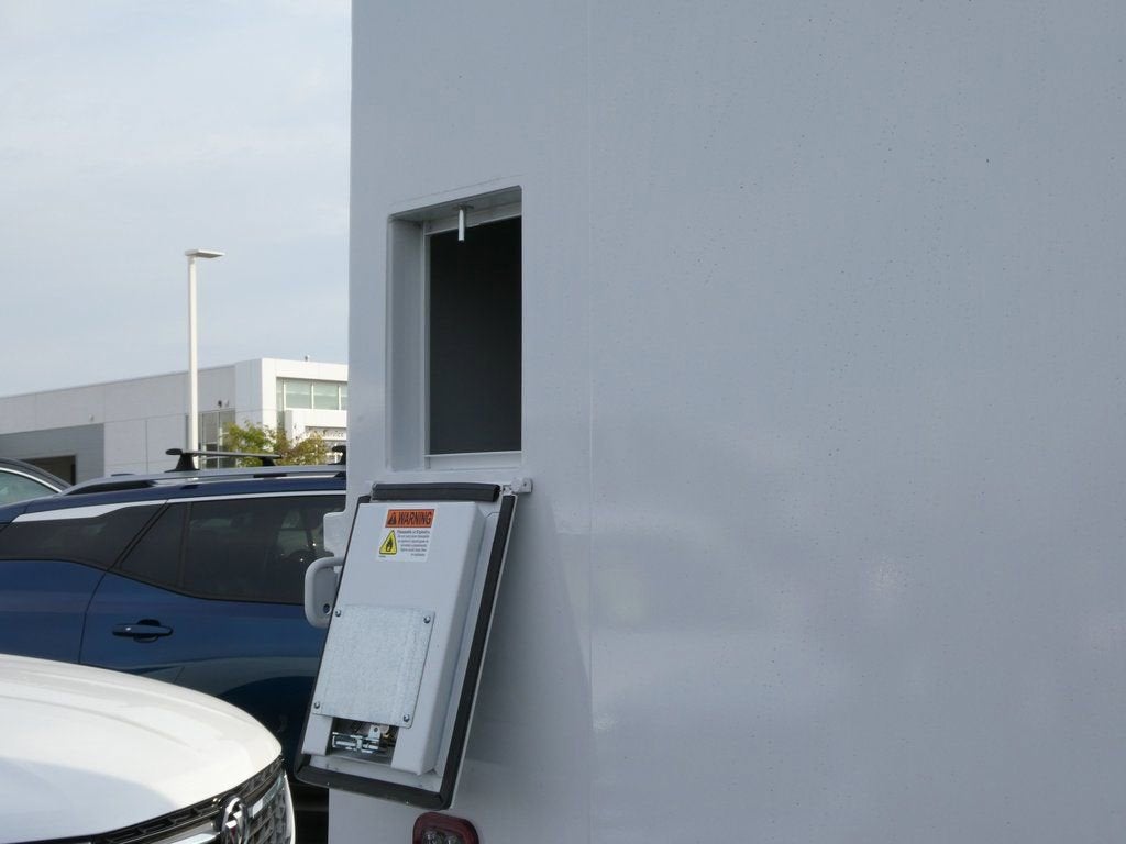 2025 GMC Savana Cutaway 3500 1WT