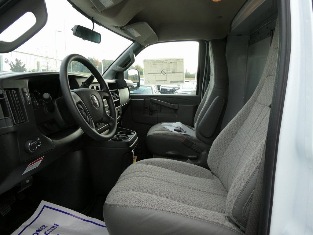 2025 GMC Savana Cutaway 3500 1WT