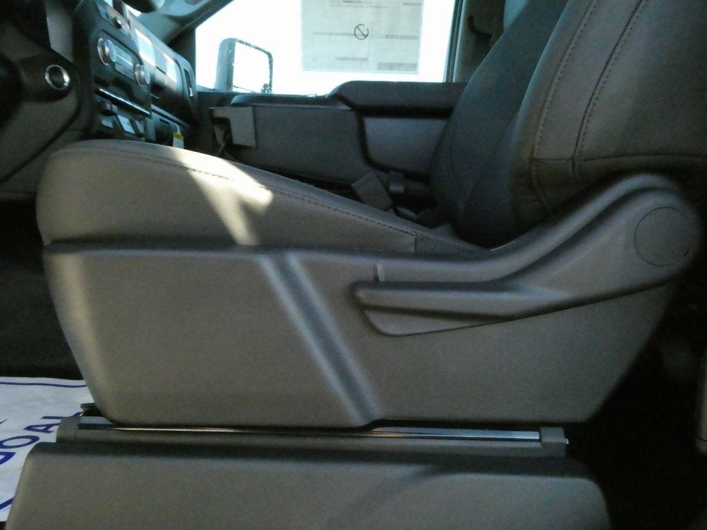 2025 GMC Sierra 3500 HD Chassis Cab Pro