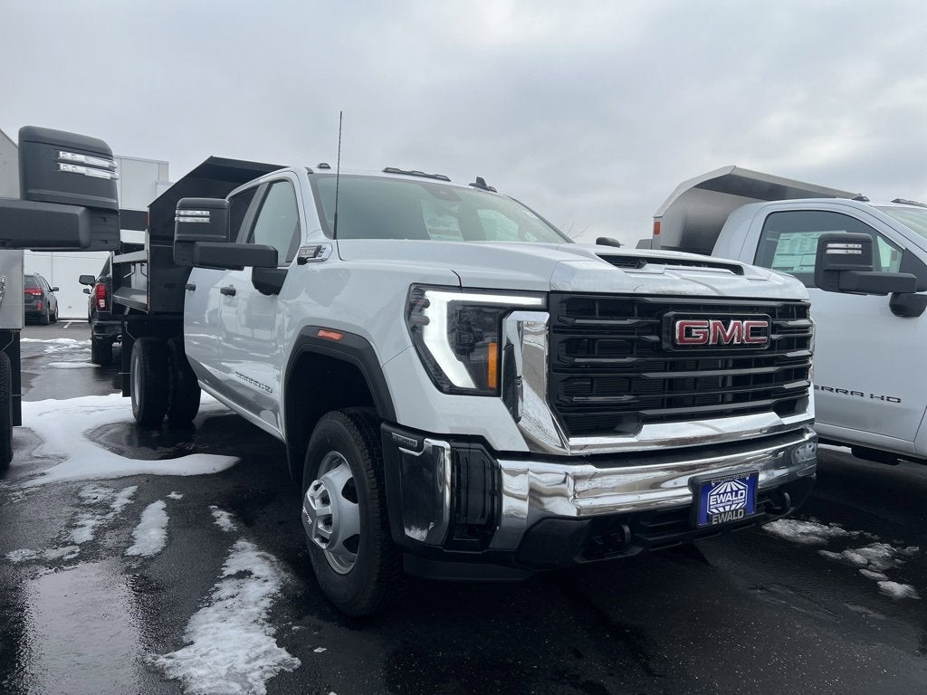 2025 GMC Sierra 3500 HD Chassis Cab Pro