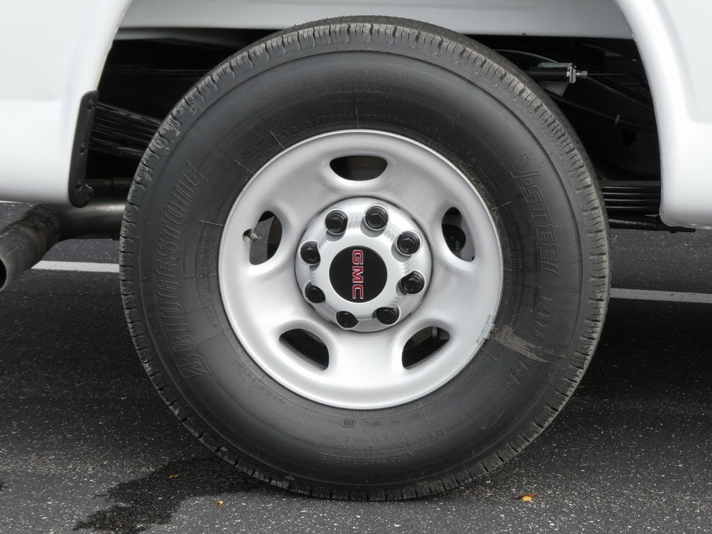 2025 GMC Savana Cutaway 3500 1WT