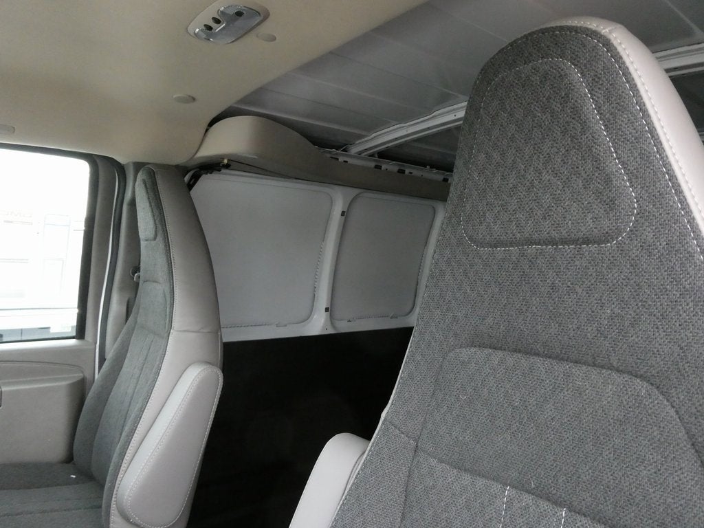 2025 GMC Savana Cutaway 3500 1WT