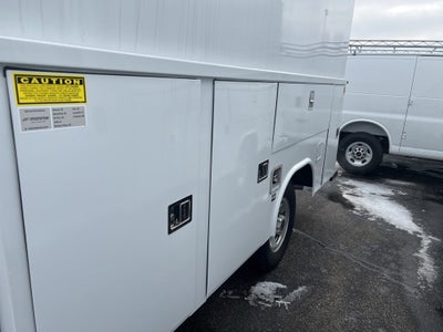 2025 GMC Savana Cutaway 3500 1WT