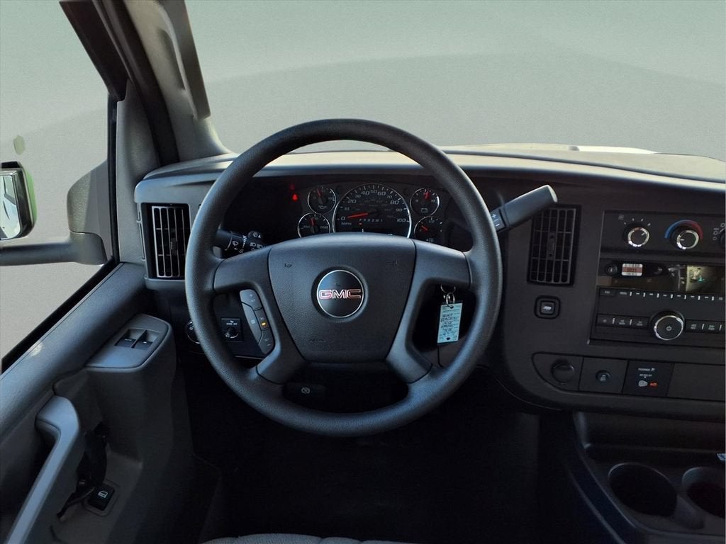 2026 GMC Savana Cutaway 3500 1WT