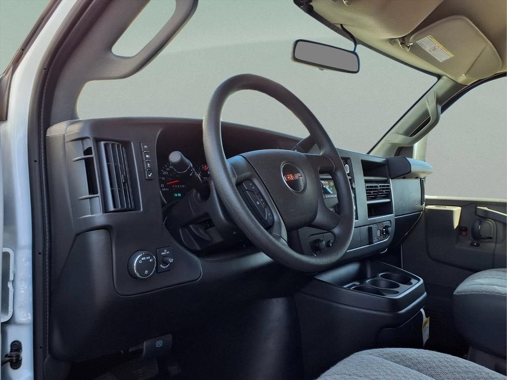 2026 GMC Savana Cutaway 3500 1WT