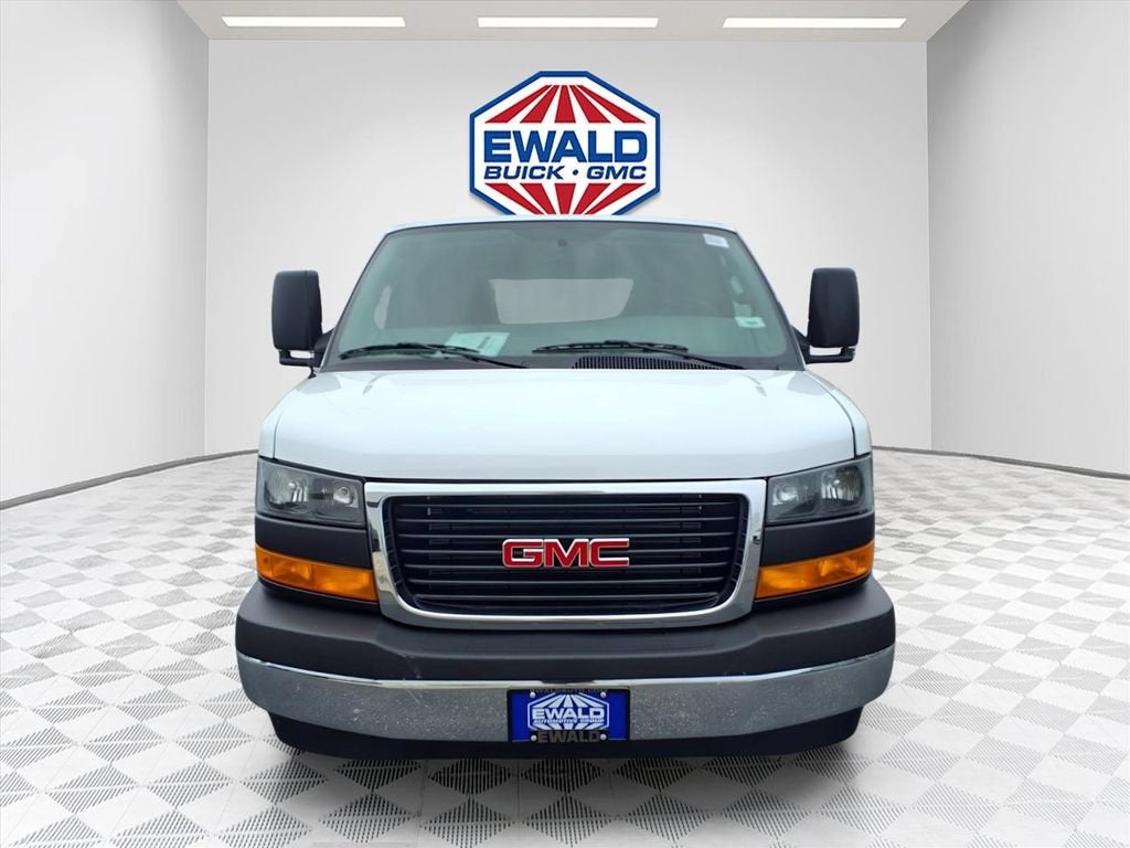 2026 GMC Savana Cutaway 3500 1WT