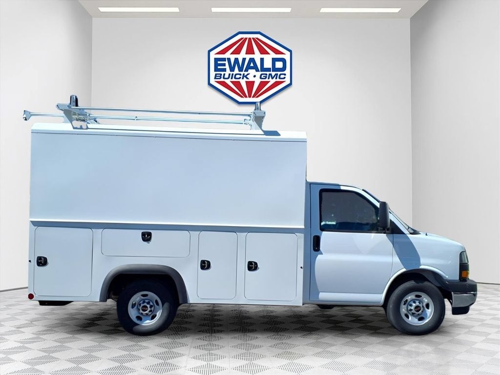 2026 GMC Savana Cutaway 3500 1WT