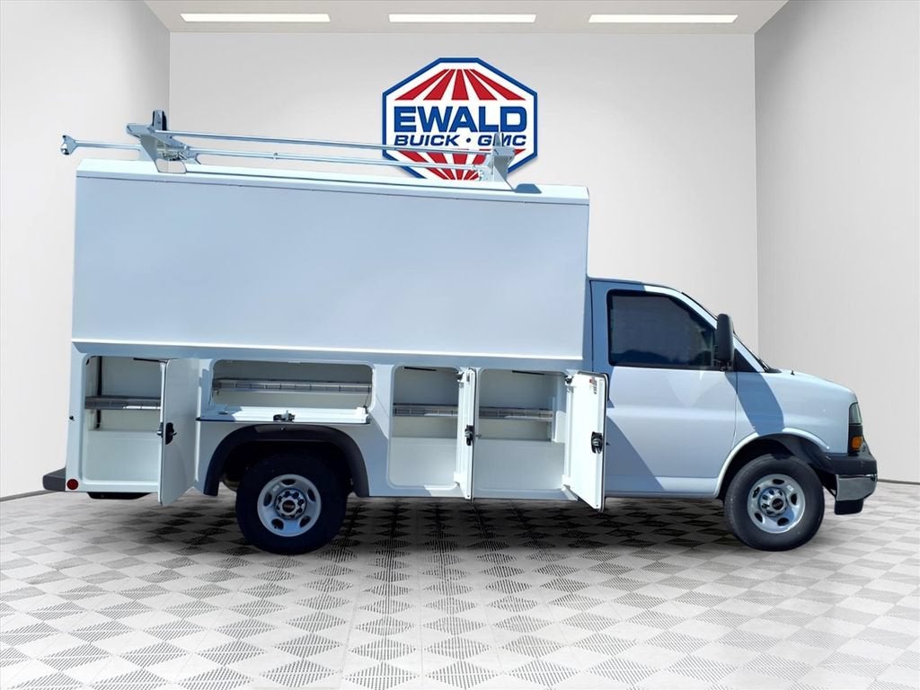 2026 GMC Savana Cutaway 3500 1WT
