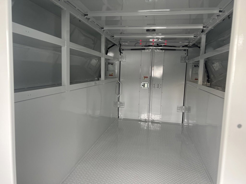 2025 GMC Savana Cutaway 3500 1WT