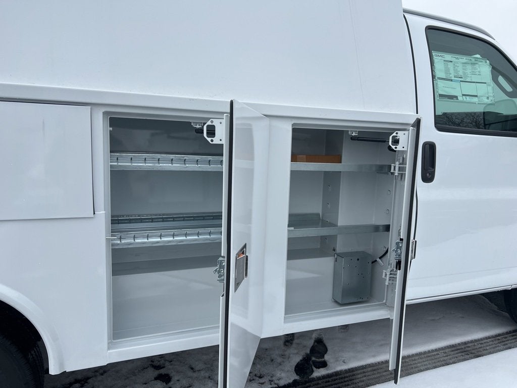 2025 GMC Savana Cutaway 3500 1WT
