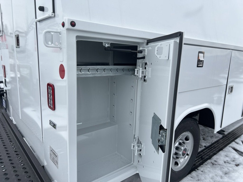 2025 GMC Savana Cutaway 3500 1WT