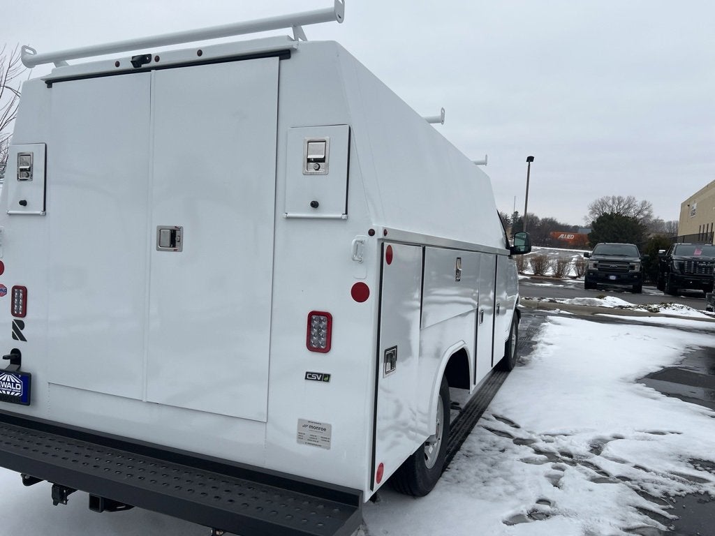 2025 GMC Savana Cutaway 3500 1WT