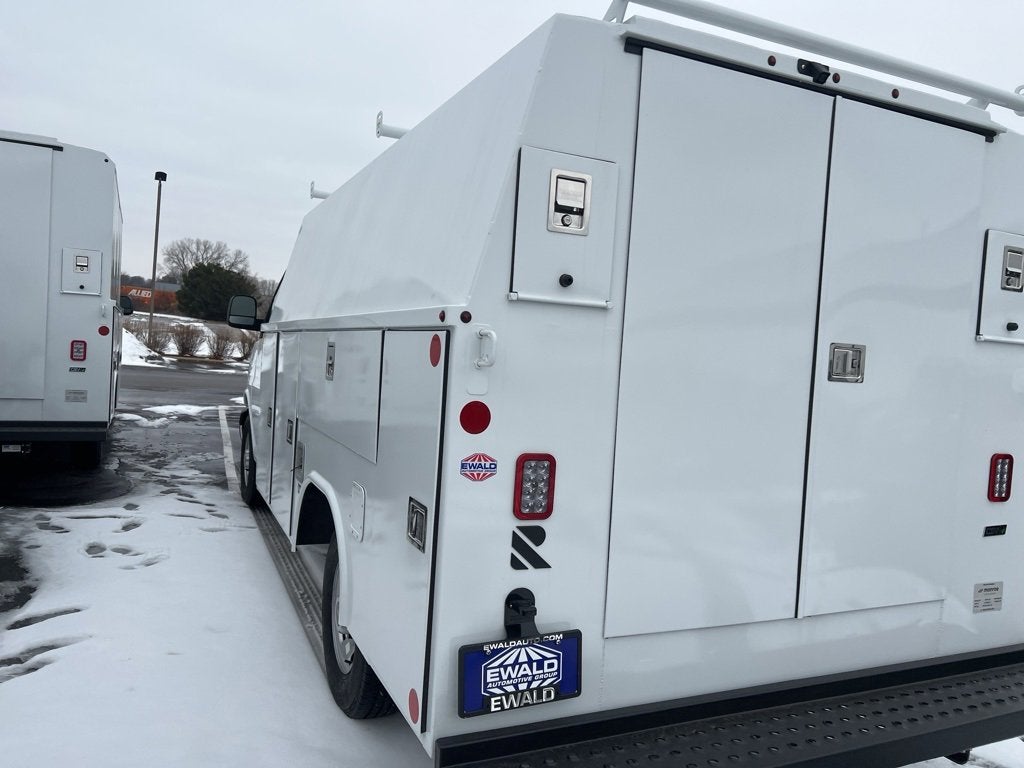 2025 GMC Savana Cutaway 3500 1WT