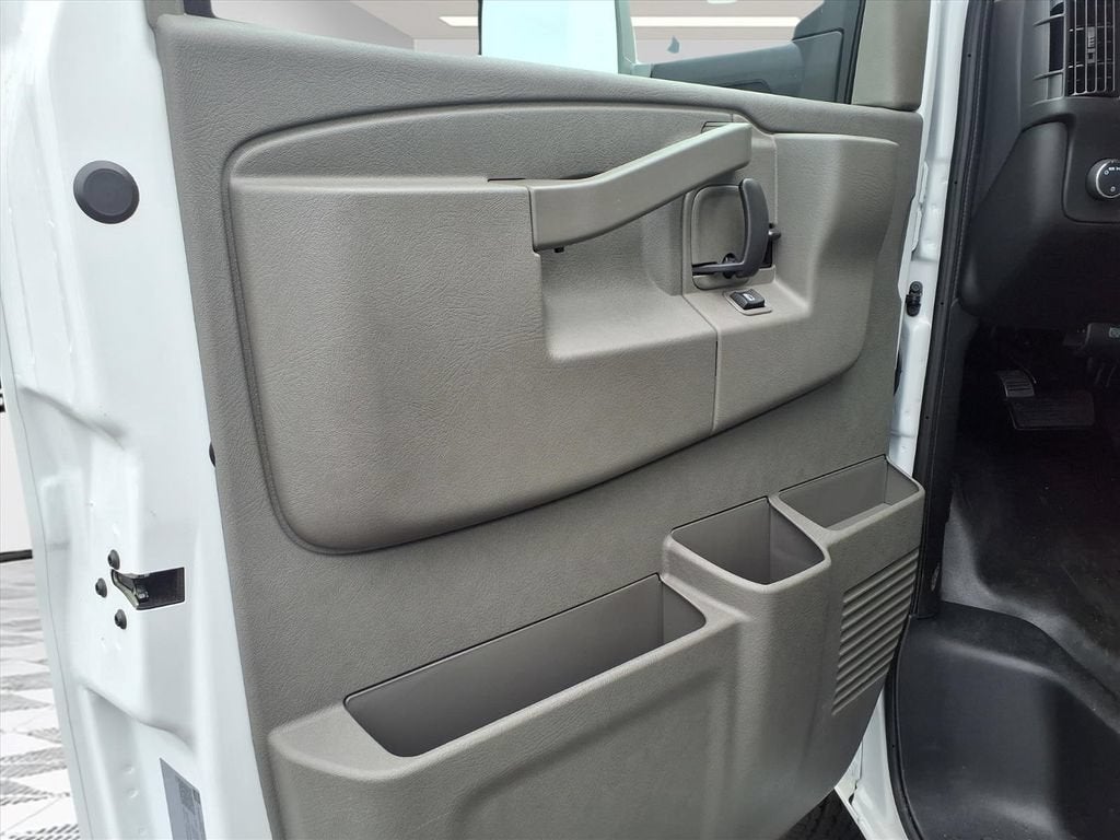 2026 GMC Savana Cutaway 3500 1WT