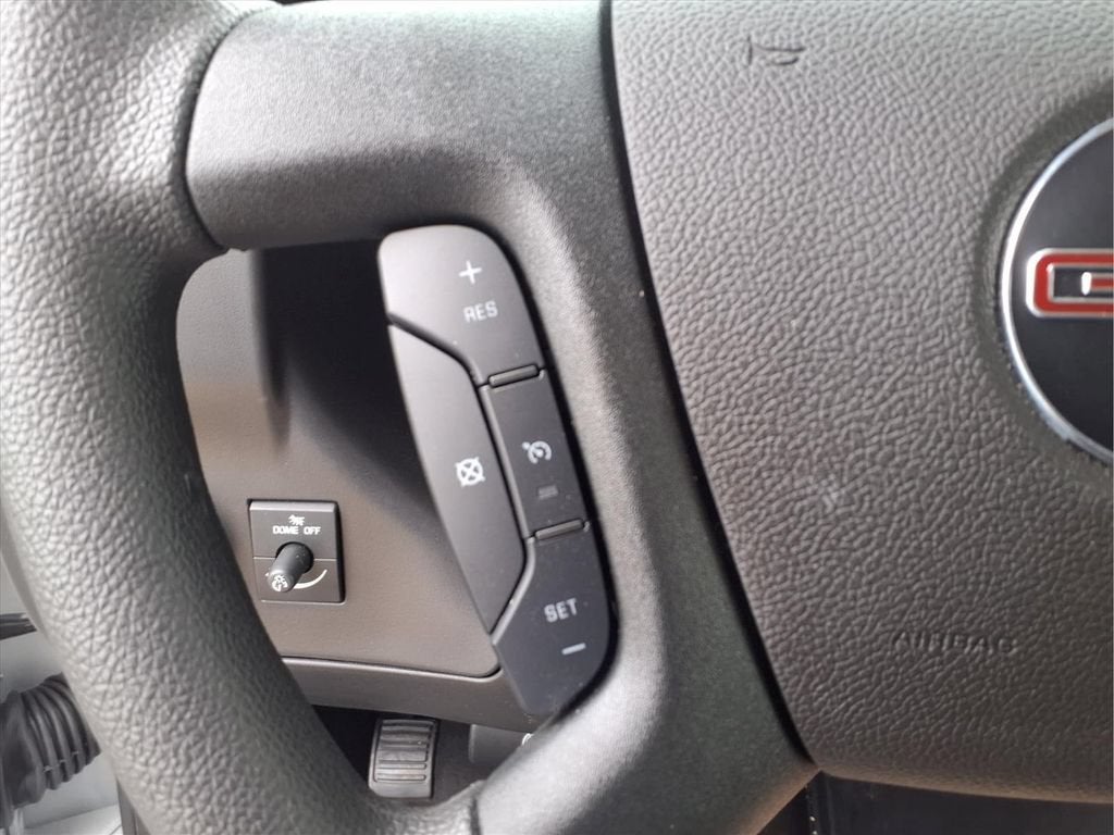 2026 GMC Savana Cutaway 3500 1WT