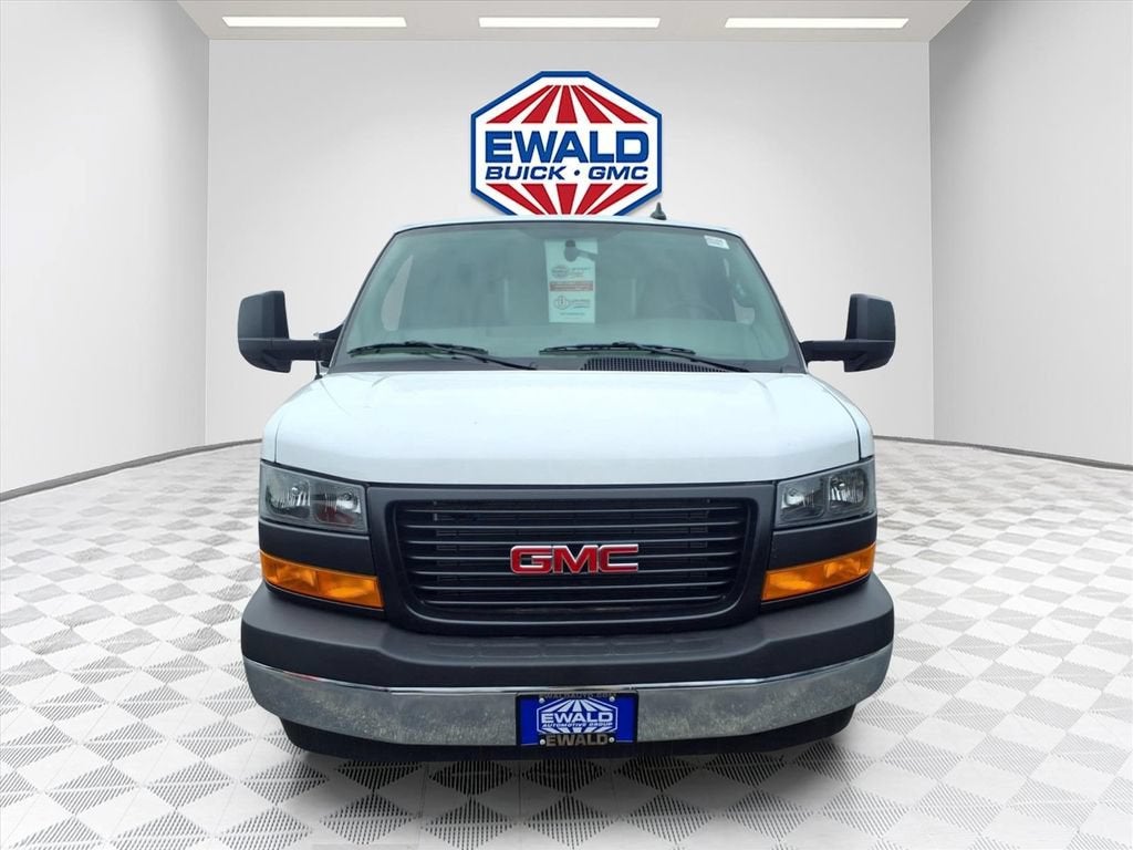 2026 GMC Savana Cutaway 3500 1WT