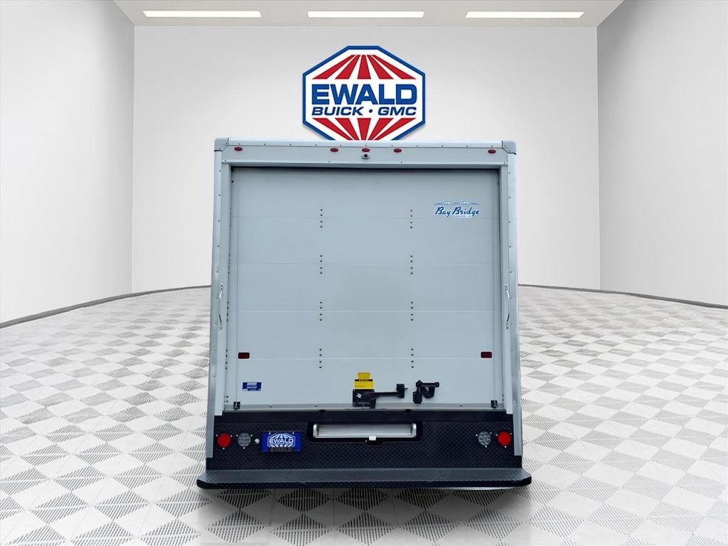 2026 GMC Savana Cutaway 3500 1WT