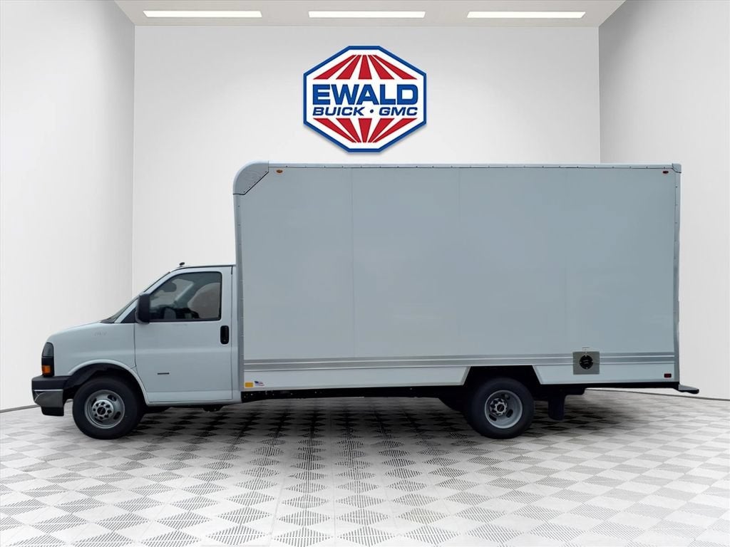 2026 GMC Savana Cutaway 3500 1WT