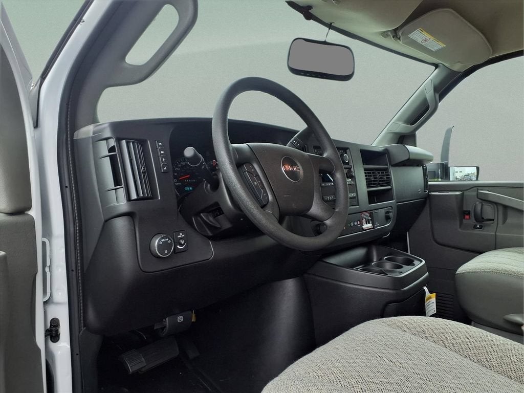 2026 GMC Savana Cutaway 3500 1WT
