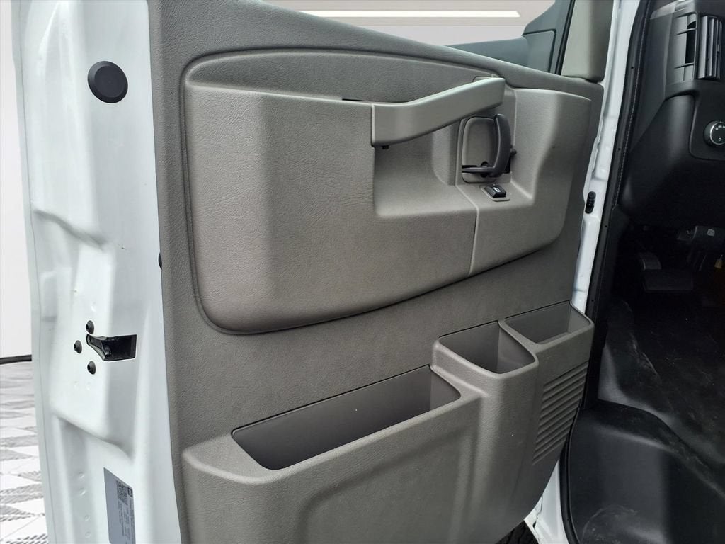 2026 GMC Savana Cutaway 3500 1WT