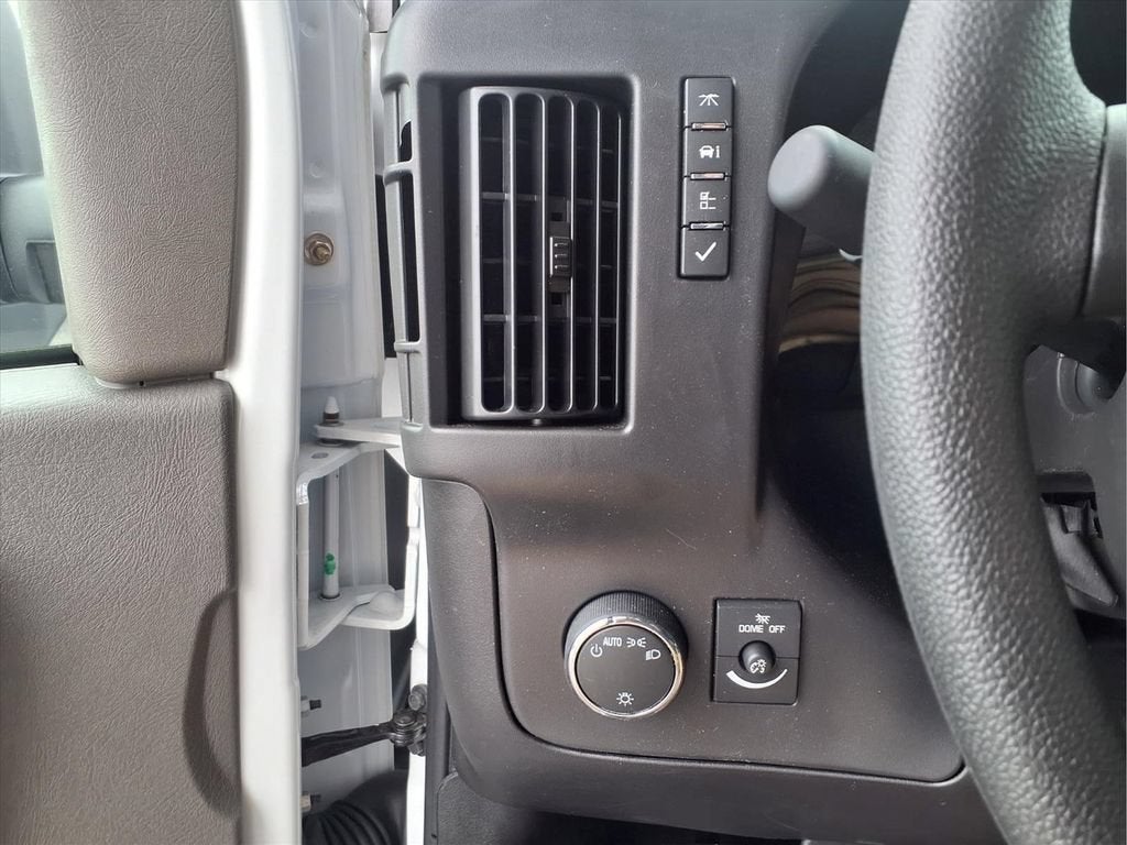 2026 GMC Savana Cutaway 3500 1WT