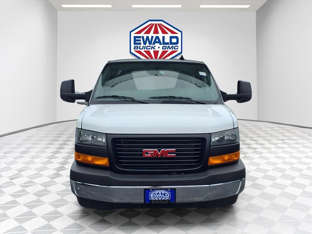 2026 GMC Savana Cutaway 3500 1WT