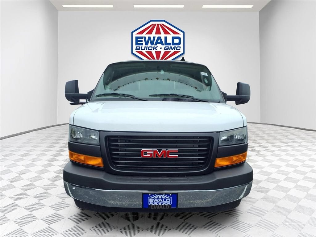2026 GMC Savana Cutaway 3500 1WT