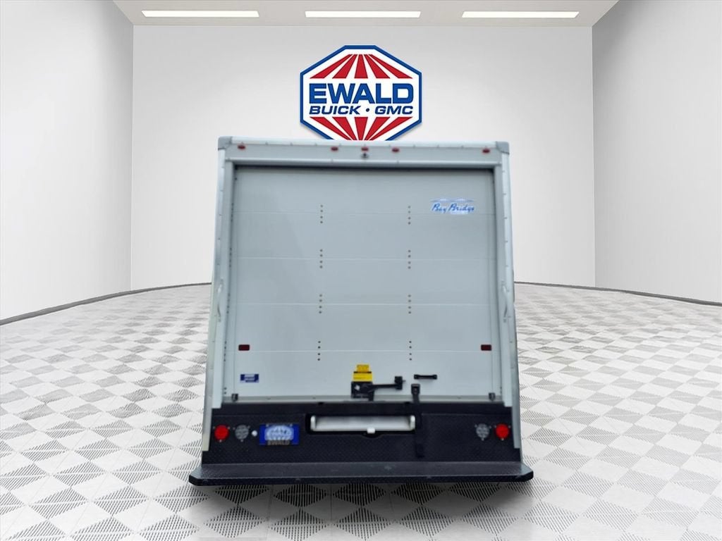 2026 GMC Savana Cutaway 3500 1WT
