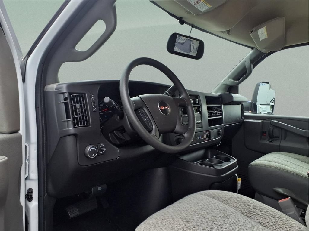 2026 GMC Savana Cutaway 3500 1WT