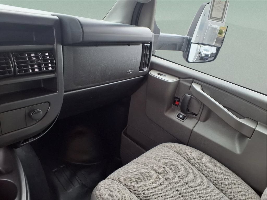 2026 GMC Savana Cutaway 3500 1WT