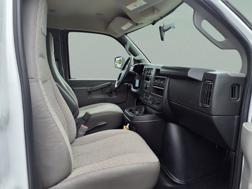 2026 GMC Savana Cutaway 3500 1WT