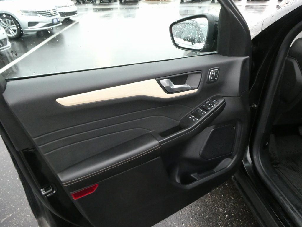 2022 Ford Escape Titanium Elite