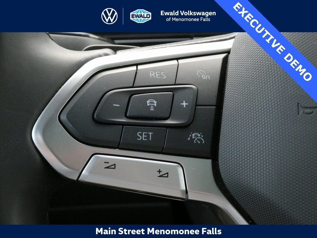 2025 Volkswagen Atlas Cross Sport 2.0T SEL R-Line Black